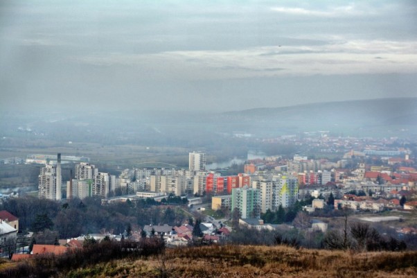 Hlohovčanom narástli nedoplatky, zamestnancom bytového odmeny